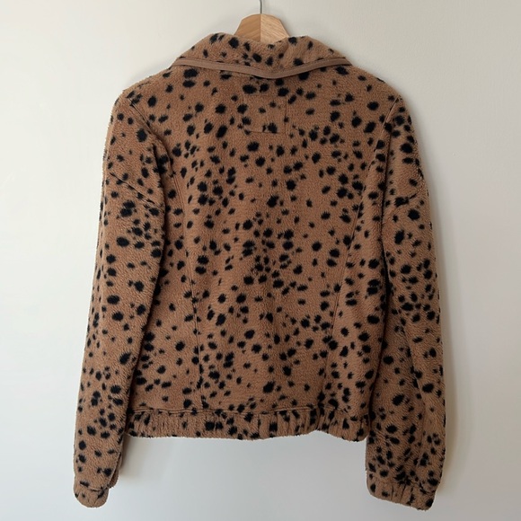 Abercrombie & Fitch | XS Leopard Fleece Button Jacket - Picture 2 of 4